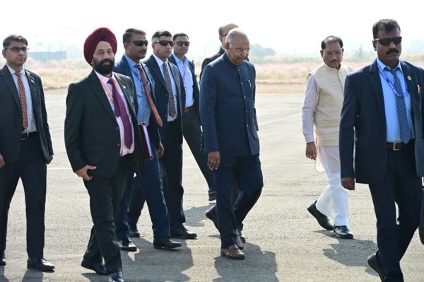 पूर्व राष्ट्रपति कोविंद का सीएम ने किया स्वागत