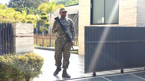 स्टील कारोबारियों पर आयकर छापे