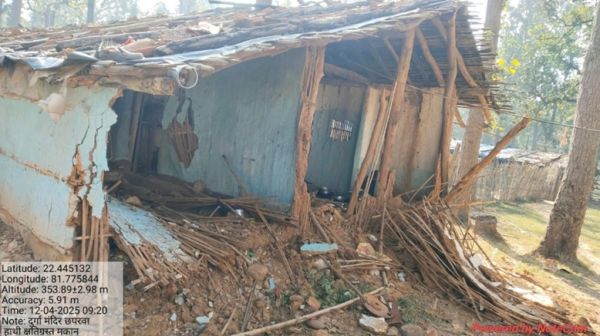 आधी रात धमके हाथी कच्चा मकान तोड़कर राशन खा गए, महिला बच्चों संग जान बचाकर भागी