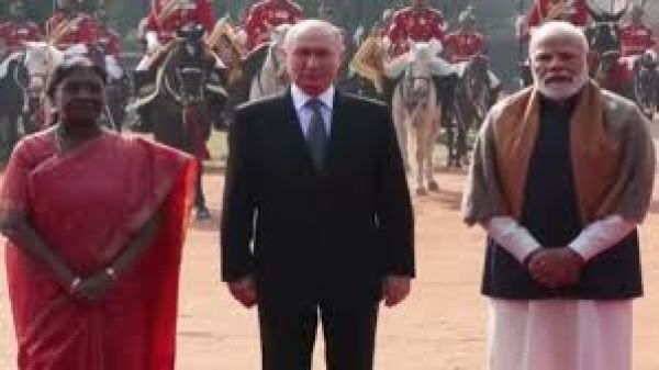 रूस के राष्ट्रपति पुतिन का राष्ट्रपति भवन में औपचारिक स्वागत