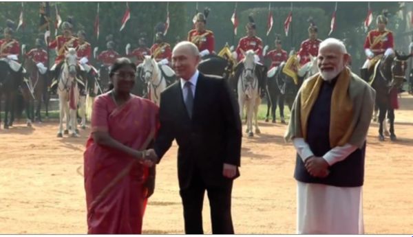 राष्ट्रपति भवन पहुंचे रूसी प्रेसिडेंट पुतिन, गार्ड ऑफ ऑनर से किया गया सम्मानित