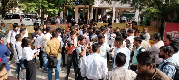 अमित बघेल ने किया सरेंडर 