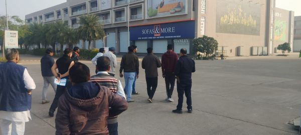 गौरव गार्डन और मधुबन को डिमांड बिल सहित विवरणी का नोटिस जारी