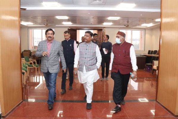 संसदीय कार्य मंत्री कश्यप ने किया न‌ई विधानसभा का निरीक्षण
