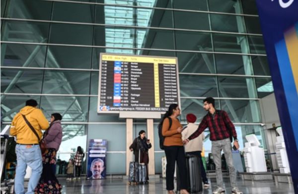 दिल्ली एयरपोर्ट पर फ्लाइट संचालन हो रहा सामान्य, इंडिगो की कुछ उड़ानों में अभी देरी 