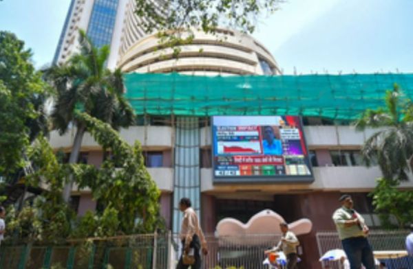 आरबीआई के ब्याज दर में कटौती के बाद भारतीय शेयर बाजार बुलिश टोन में हुआ बंद
