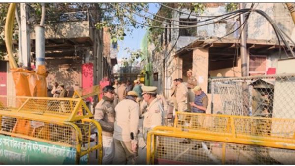 मथुरा में कड़ी सुरक्षा, श्री कृष्ण जन्मभूमि और शाही ईदगाह मस्जिद के आसपास कई रास्ते बंद 