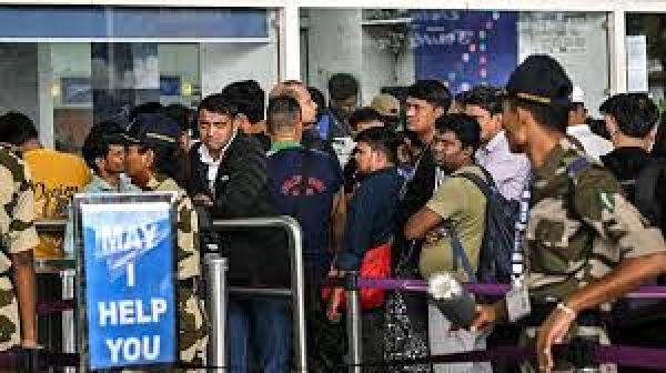 इंडिगो एयरलाइन ने अब तक कुल कितने करोड़ रुपये यात्रियों को रिफ़ंड किए?