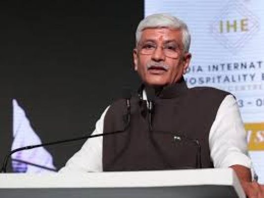 प्रियंका को वंदे मातरम् ‘दो टुकड़ों में’ लिखे जाने की सूचना कहां से मिली : शेखावत