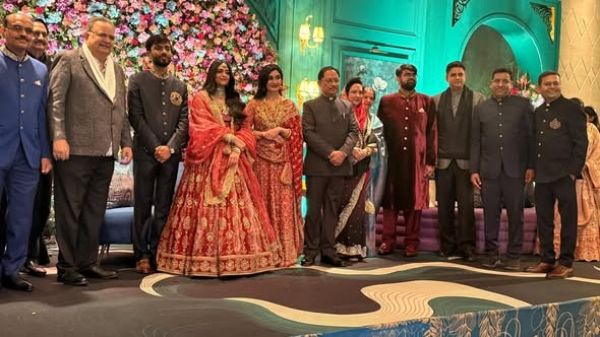  अमन सिंह की पुत्री खुशबू के विवाह-आशीर्वाद समारोह रविवार को भोपाल के होटल ताज लेख पाइंट में