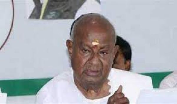 देवेगौड़ा ने सरकार को राष्ट्र गीत वंदे मातरम् को 150 गायन शैली में रिकार्ड करने का सुझाव दिया