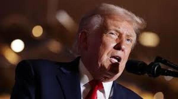 ट्रंप ने कहा- कंबोडिया और थाईलैंड के बीच लड़ाई जंग रुकवाने के लिए 'फ़ोन करेंगे'