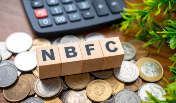 भारतीय एनबीएफसी कंपनियों के वाहन लोन सेगमेंट का एयूएम सालाना 17 प्रतिशत की दर से बढ़ने का अनुमान : रिपोर्ट