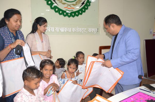  ‘प्रोजेक्ट रचना’ बेकार फ्लेक्स शीट्स का रचनात्मक उपयोग 