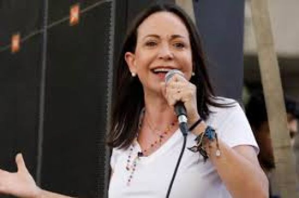 वेनेजुएला की विपक्षी नेता मचाडो नोबेल पुरस्कार समारोह के बाद नॉर्वे में समर्थकों से मिलीं