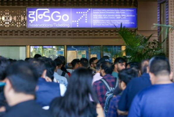 इंडिगो ने उड़ानों के रद्द होने से बुरी तरह प्रभावित यात्रियों को 10,000 रुपए का ट्रैवल वाउचर ऑफर किया 