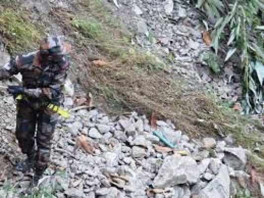 अरुणाचल प्रदेश: पहाड़ी से गहरी खाई में गिरा ट्रक, 21 मज़दूरों की मौत