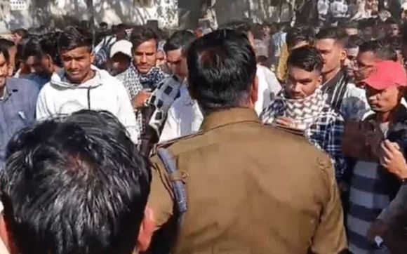 आरक्षक भर्ती में गड़बड़ी का आरोप, सैकड़ों अभ्यर्थी हाईकोर्ट पहुंचे