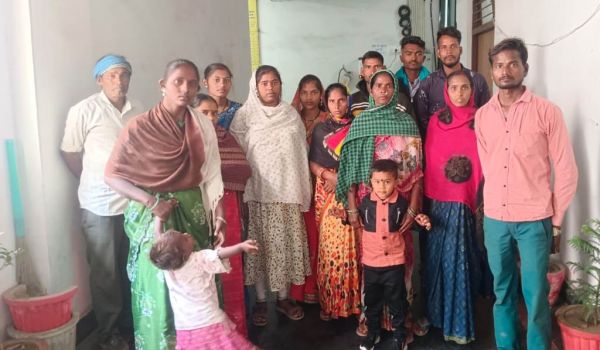 झारखंड के ईंट भट्ठे से छुड़ाए गए बिलासपुर के 16 श्रमिक, सभी सकुशल लौटे घर