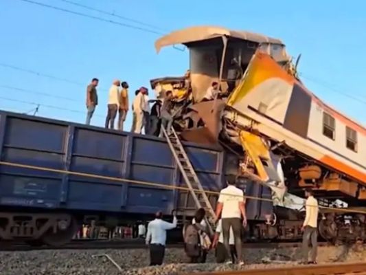 मेमू रेल हादसे पर बड़ी कार्रवाई डीआरएम और पीसीईई का तबादला