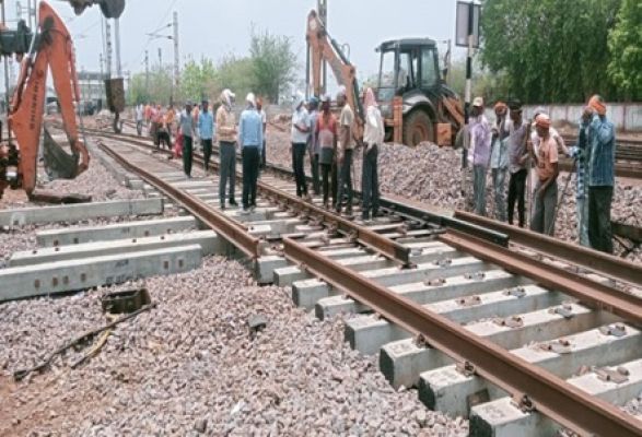  दावा: मंदिर हसौद - अभनपुर के बीच 110 किमी की स्पीड से दौड़ रही ट्रेन 