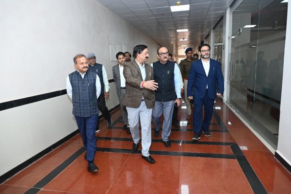 सीएस और अफसरों ने न‌ई विस का अवलोकन किया 