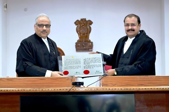 स्थायी न्यायाधीश की शपथ ली जस्टिस वर्मा ने