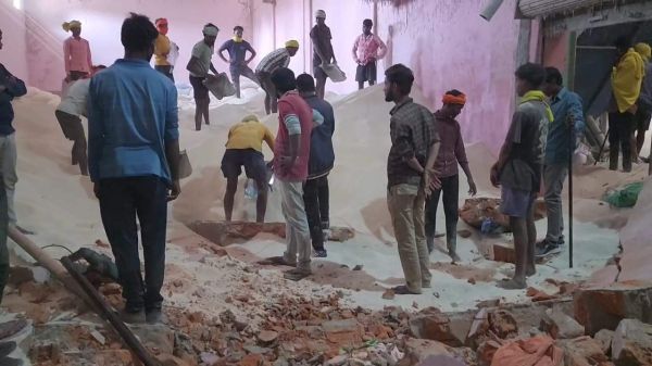  राइस मिल की दीवार गिरी, 3 मजदूरों की दबकर मौत, एक गंभीर