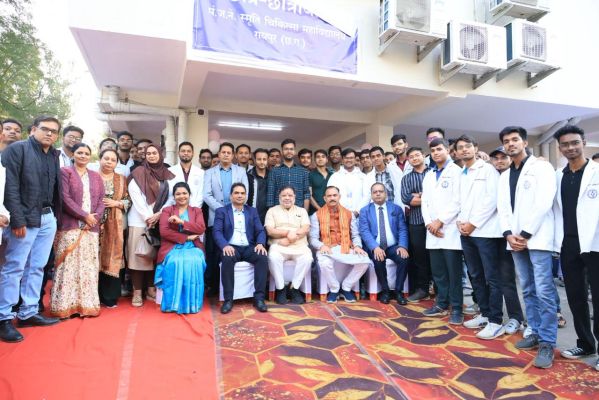 जायसवाल ने मेडिकल कॉलेज  के 120 सीटर छात्रावास का किया उद्घाटन