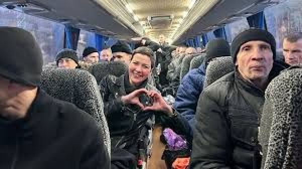 अमेरिकी प्रतिबंध हटने के बाद बेलारूस ने नोबेल विजेता समेत 123 क़ैदियों को किया रिहा