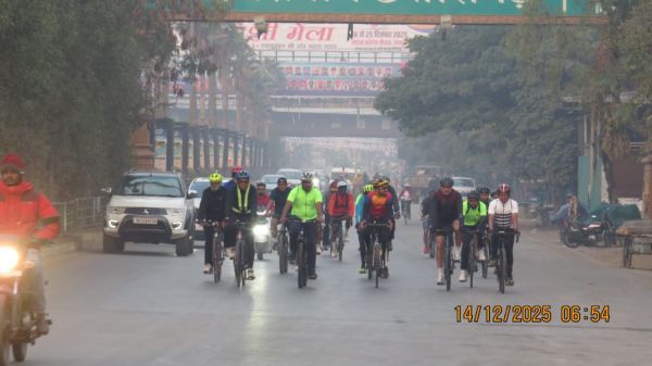 देशभक्ति में एक साथ साइकिलिंग: COSA ने 'विजय दिवस रैली' का नेतृत्व किया