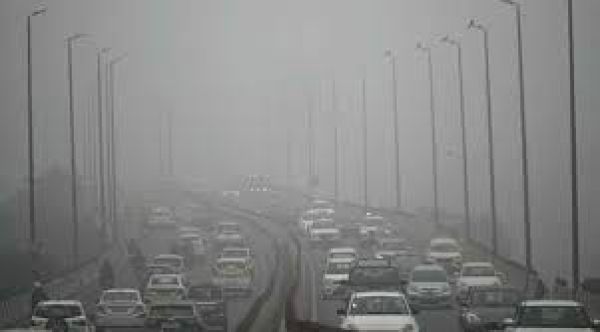 दिल्ली की हवा 'बेहद ख़राब', कई जगहों पर एक्यूआई 500 तक पहुंचा
