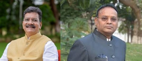 जब महंत ने अजय चंद्राकर को दी बधाई....