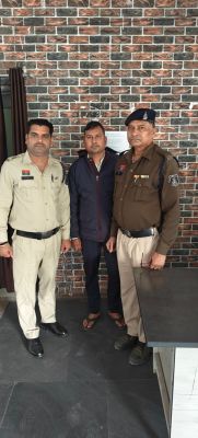 फर्जी खाता खुलवाकर अवैध लेन-देन करने वाला बैंक कर्मी  गिरफ्तार