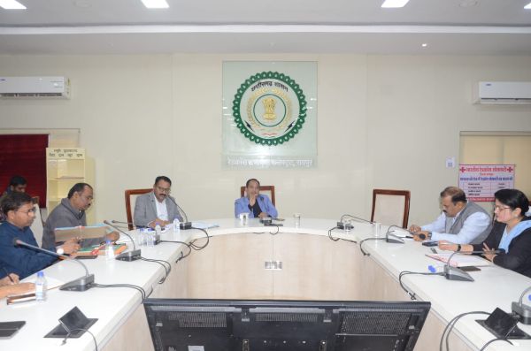 साहित्य उत्सव को लेकर निजी स्कूलों के प्राचार्यों- साहित्यकारों से चर्चा 