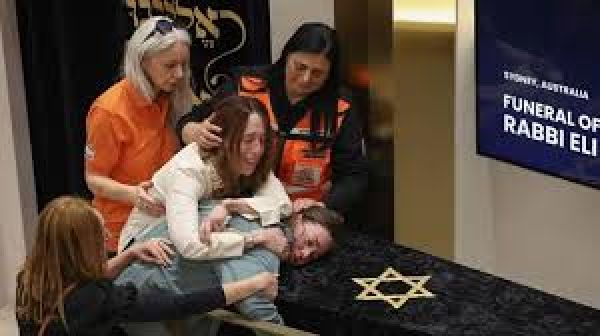 बोंडी बीच हमला: ऑस्ट्रेलिया के मीडिया में भारतीय नागरिक साजिद अकरम और उनके बेटे नवीद के बारे में क्या कहा जा रहा है?