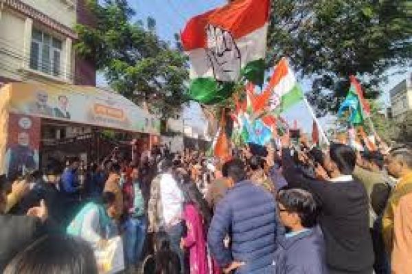 नेशनल हेराल्ड मामले में आरोपपत्र के खारिज होने के बाद प्रदेश कांग्रेस ने केंद्र के खिलाफ प्रदर्शन किया