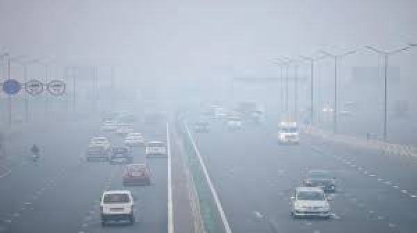 दिल्ली-एनसीआर में घना कोहरा, वायु गुणवत्ता ‘बहुत खराब’