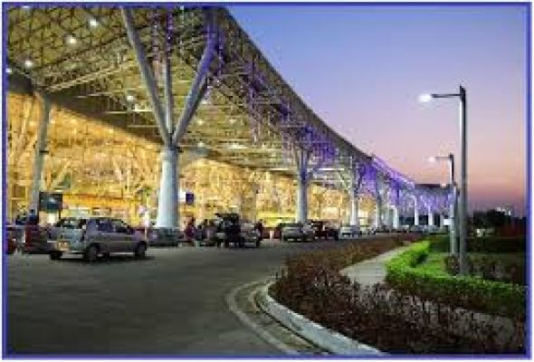 एयर इंडिया की दिल्ली फ्लाइट रद्द, यात्रियों का हंगामा 