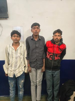 हत्या एवं लूट को अंजाम देने वाले 3 युवकों के साथ एक नाबालिग गिरफ्तार
