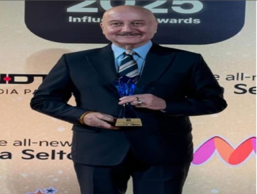 अनुपम खेर की झोली में गिरा एक और अवॉर्ड, इस बेहतरीन काम के लिए हुए सम्मानित