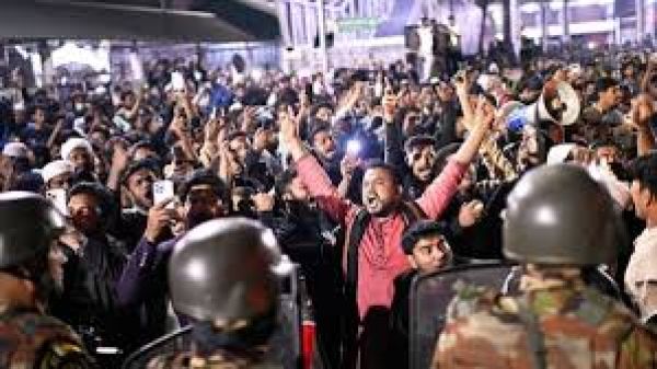 बांग्लादेश: चटगांव स्थित भारतीय वीज़ा केंद्र अनिश्चितकाल के लिए बंद