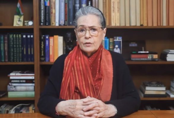 सोनिया गांधी ने केंद्र पर मनरेगा को खत्म करने का आरोप लगाया, 'भयानक नतीजों' की दी चेतावनी