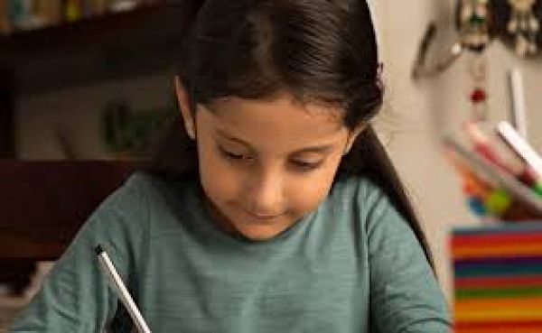 छुट्टियों में क्या बच्चों को थोड़ी-बहुत पढ़ाई या स्कूल का काम करना चाहिए?