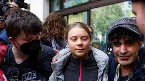 ब्रिटिश पुलिस ने ग्रेटा थुनबर्ग को गिरफ्तार किया