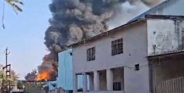 फर्नीचर फैक्ट्री में तारपीन तेल टैंकर से भड़की आग, दो की मौत