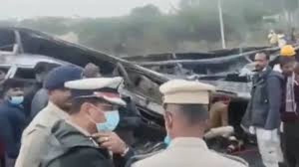 कर्नाटक के चित्रदुर्ग में सड़क हादसा, कम से कम 11 लोगों की मौत