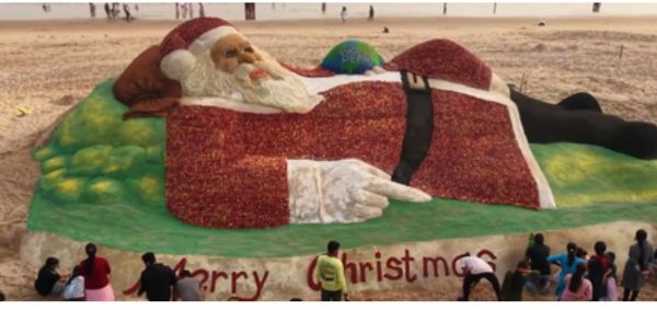 ओडिशा : सुदर्शन पटनायक ने रचा इतिहास, सेब और रेत से बनाया दुनिया का सबसे बड़ा सांता क्लॉज इंस्टॉलेशन