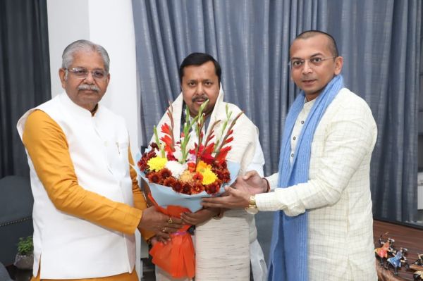 राष्ट्रीय कार्यकारी अध्यक्ष  नितिन नबीन को पूर्व स्पीकर कौशिक