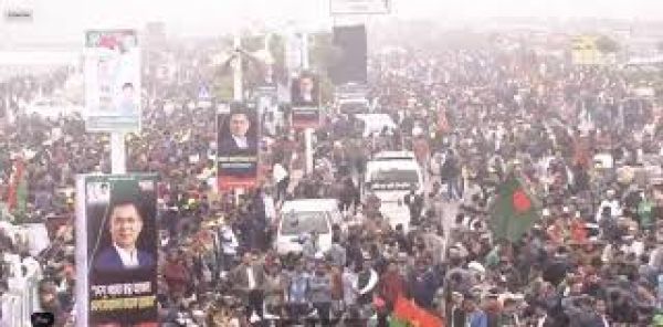 बांग्लादेश: बीएनपी नेता तारिक़ रहमान के स्वागत में उमड़ी हज़ारों की भीड़